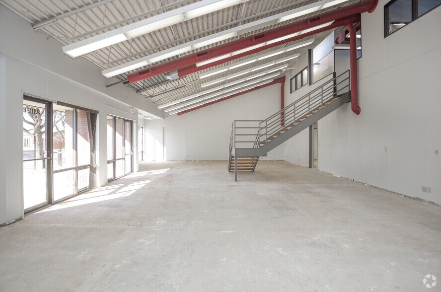 More Photos Of 2431 Directors Row, Indianapolis Office For Lease