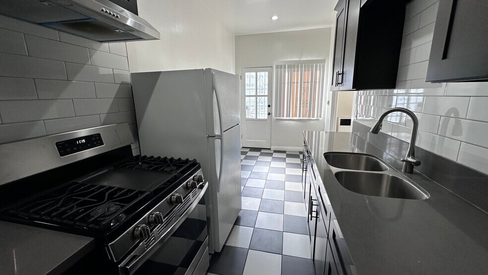 More Photos Of 1152-1158 S Bronson Ave, Los Angeles Apartments For Sale