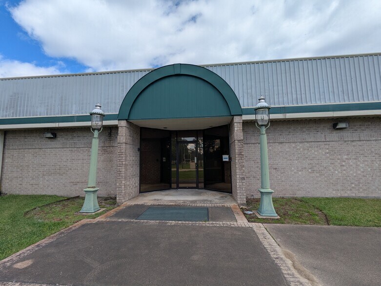 More Photos Of 6095 College St, Beaumont Office For Sale