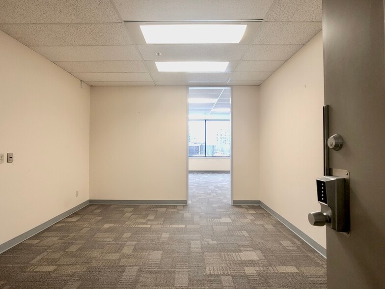 More Photos Of 5811 Cooney Rd, Richmond Office For Lease
