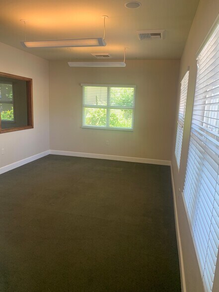 More Photos Of 3675 Lakeside Dr, Reno Office For Lease