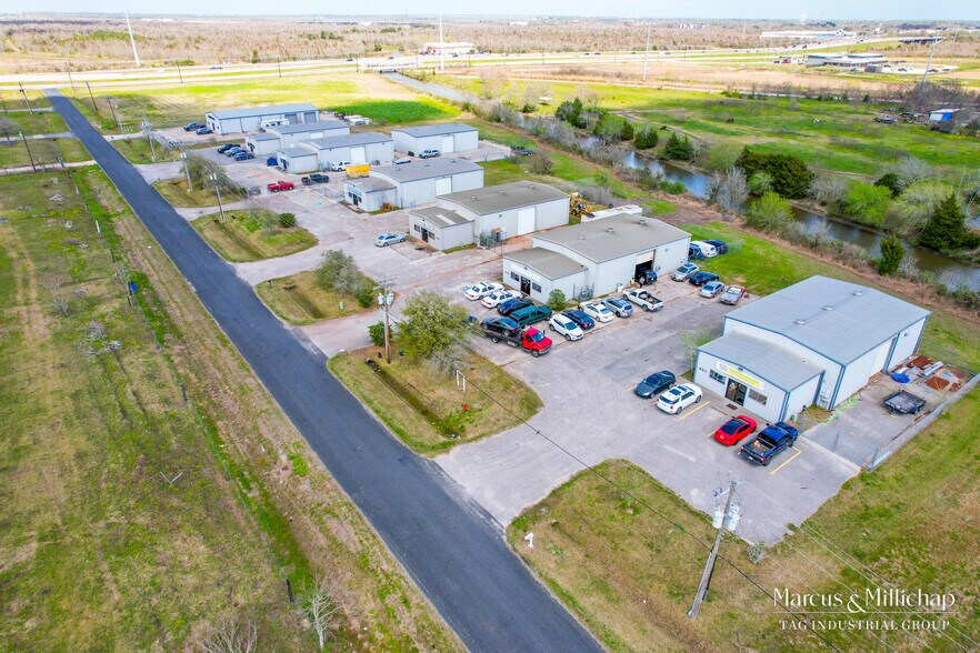 More Photos Of 950-1050 N Pine Rd, Texas City Warehouse For Lease