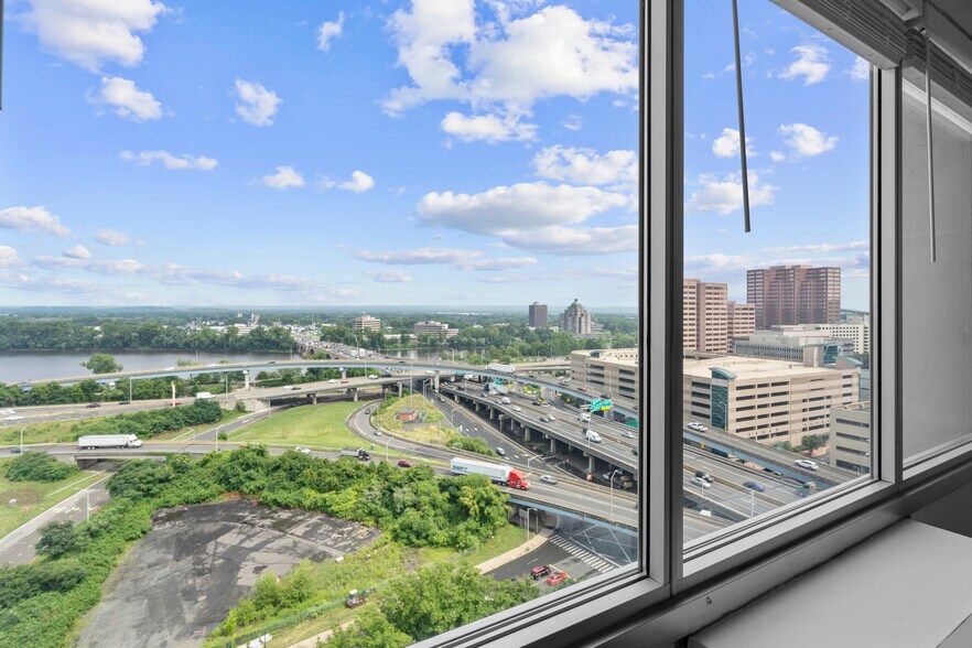 More Photos Of 50 Morgan St, Hartford Apartments For Sale