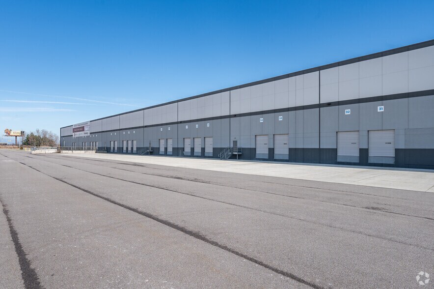 More Photos Of 18300 Snow Rd, Brook Park Warehouse For Lease