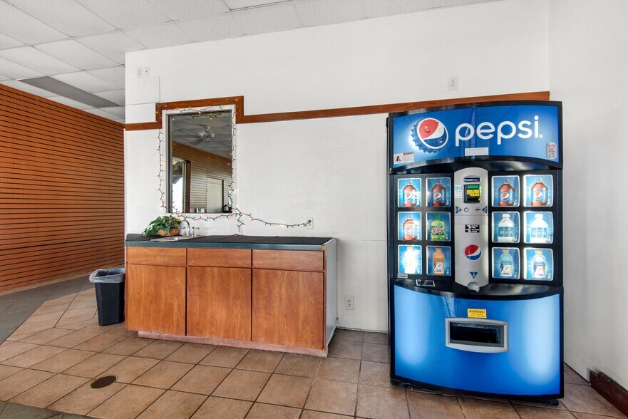 More Photos Of 3061 Gulf Breeze Pky, Gulf Breeze Carwash For Sale