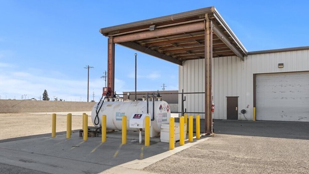 More Photos Of 6309 Seven Seas Ave, Bakersfield Warehouse For Lease