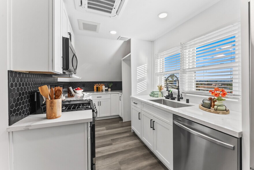 More Photos Of 832 Desty St, San Diego Apartments For Sale