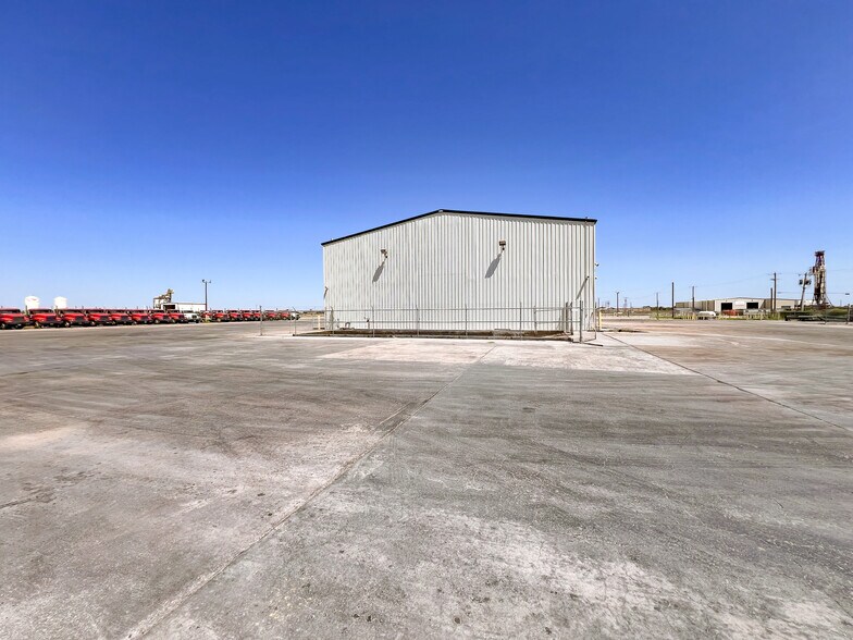 More Photos Of 3201 W Murphy St, Odessa Warehouse For Sale