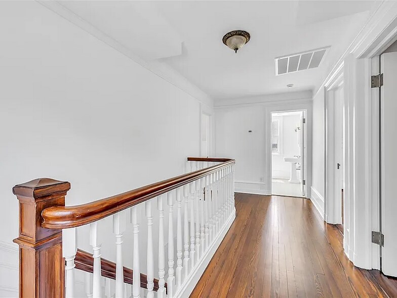 More Photos Of 158 E Shore Rd, Halesite Specialty For Sale