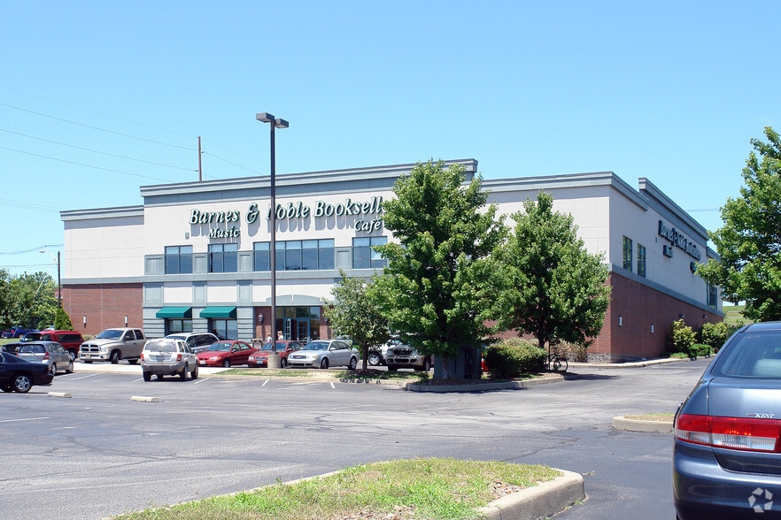 More Photos Of 624 S Green River Rd, Evansville Storefront For Sale