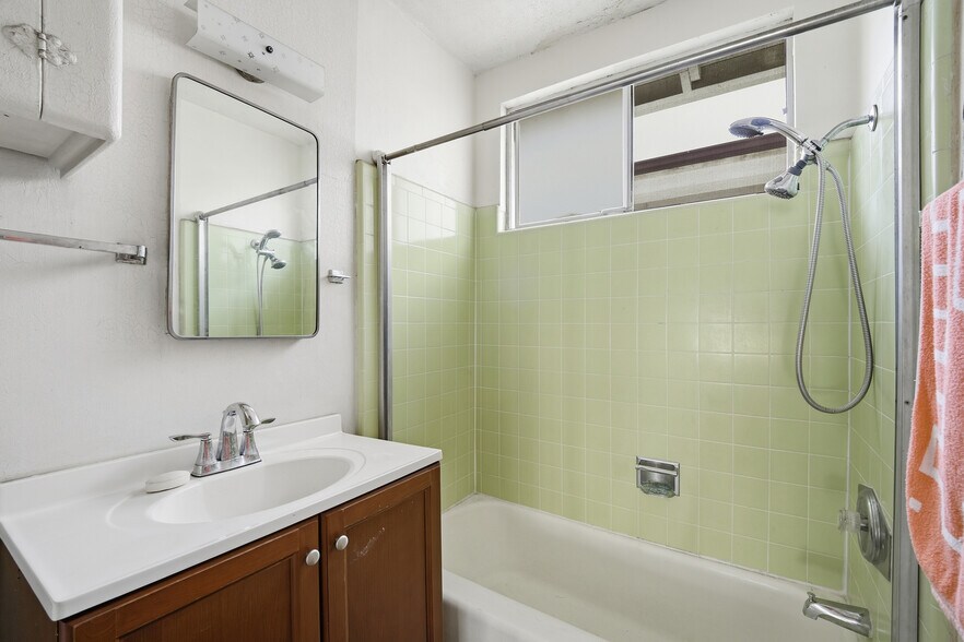 More Photos Of 1631 Granville Ave, Los Angeles Apartments For Sale