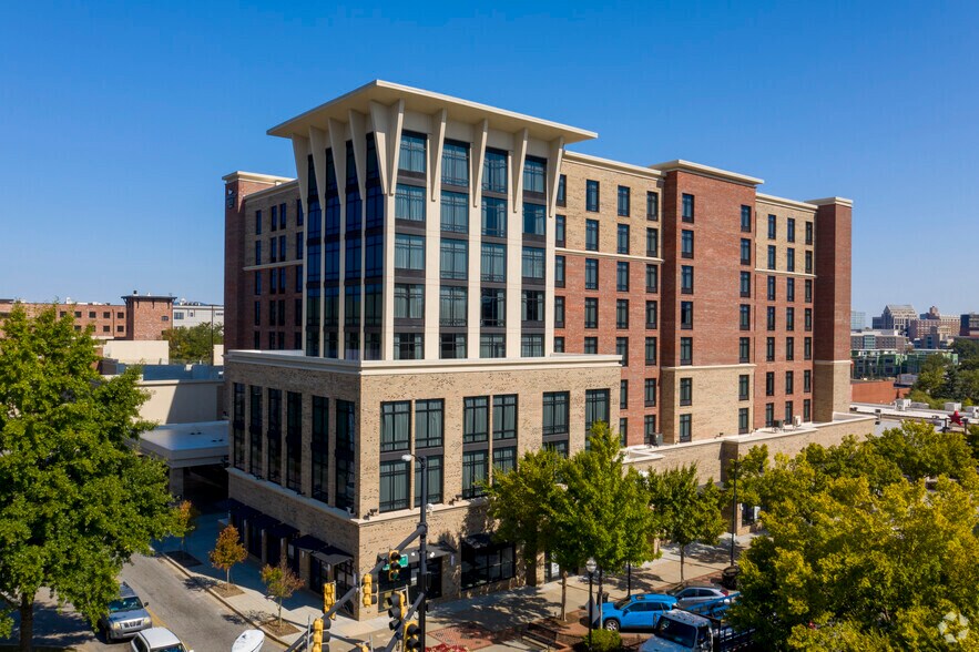 Primary Photo Of 950 S Main St, Greenville Hotel For Lease
