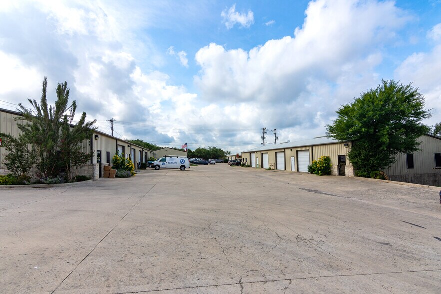 More Photos Of 1034 Canyon Bend Dr, Dripping Springs Warehouse For Sale