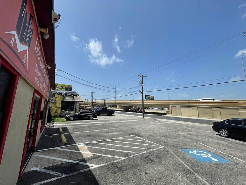 More Photos Of 2616 SW Loop 410, San Antonio Flex For Sale