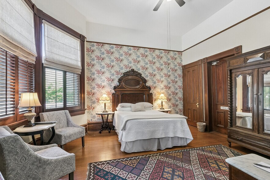 More Photos Of 2727 Saint Charles Ave, New Orleans General Retail For Sale