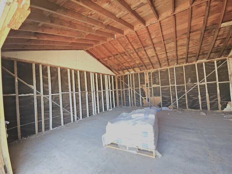 More Photos Of 10135 S Barrackman Rd, Mohave Valley Light Distribution For Lease