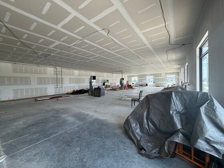 More Photos Of 2190 Old Highway 75, Sergeant Bluff Office For Lease