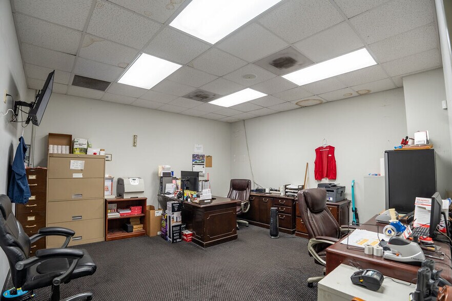 More Photos Of 3321 Holley Rd, Lizella Freestanding For Sale