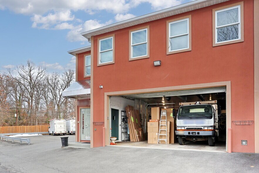 More Photos Of 211 6th Ave, Hawthorne Storefront For Lease