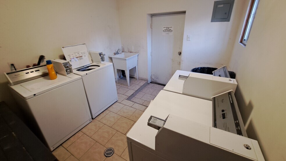 More Photos Of 248 Queen St E, Toronto Storefront For Sale