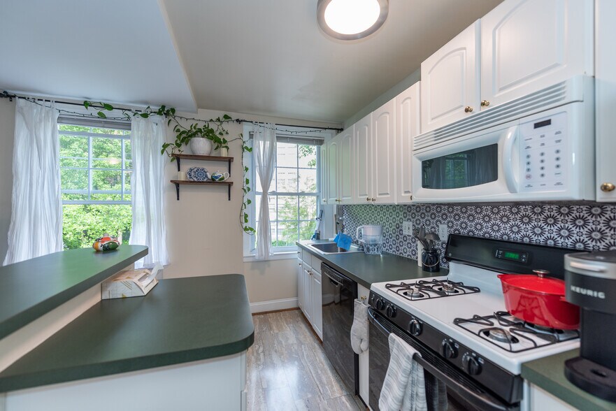More Photos Of 2715 Cortland Pl NW, Washington Apartments For Sale