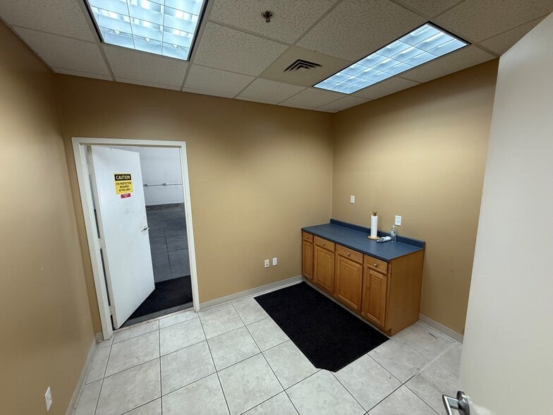More Photos Of 660 NW Enterprise Dr, Port Saint Lucie Unknown For Lease