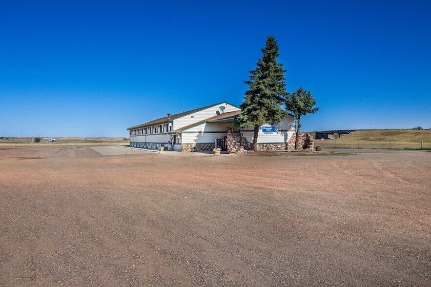 More Photos Of 427 2nd Avenue NW, Wibaux Hotel For Sale