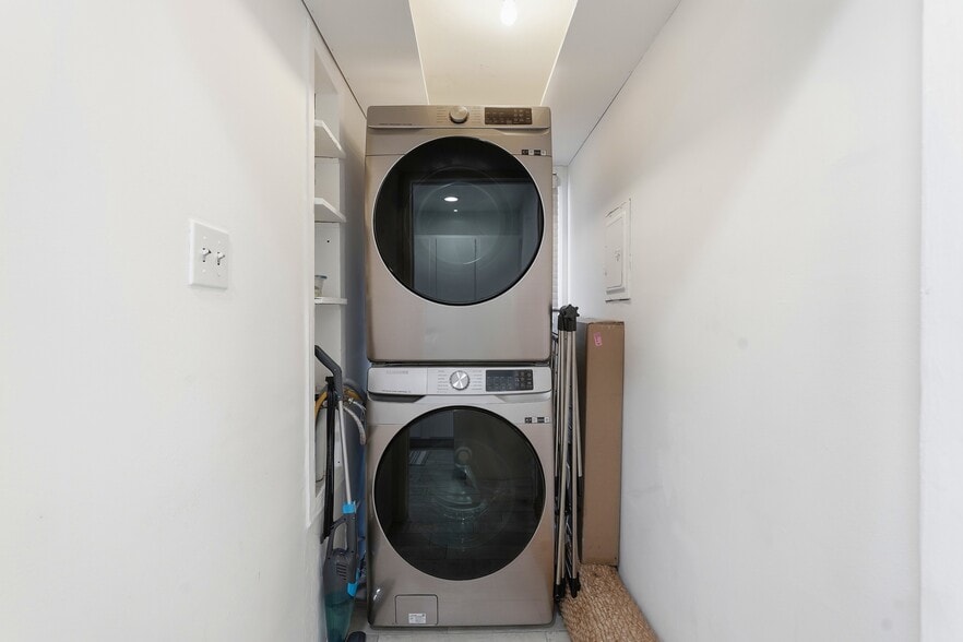 More Photos Of 521 Venice Way, Venice Apartments For Sale