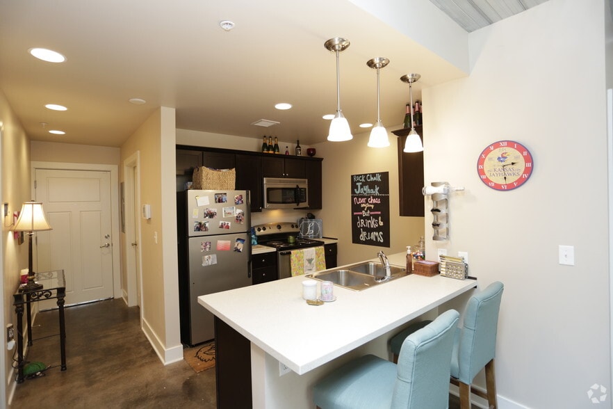 More Photos Of 901 New Hampshire St, Lawrence Apartments For Lease