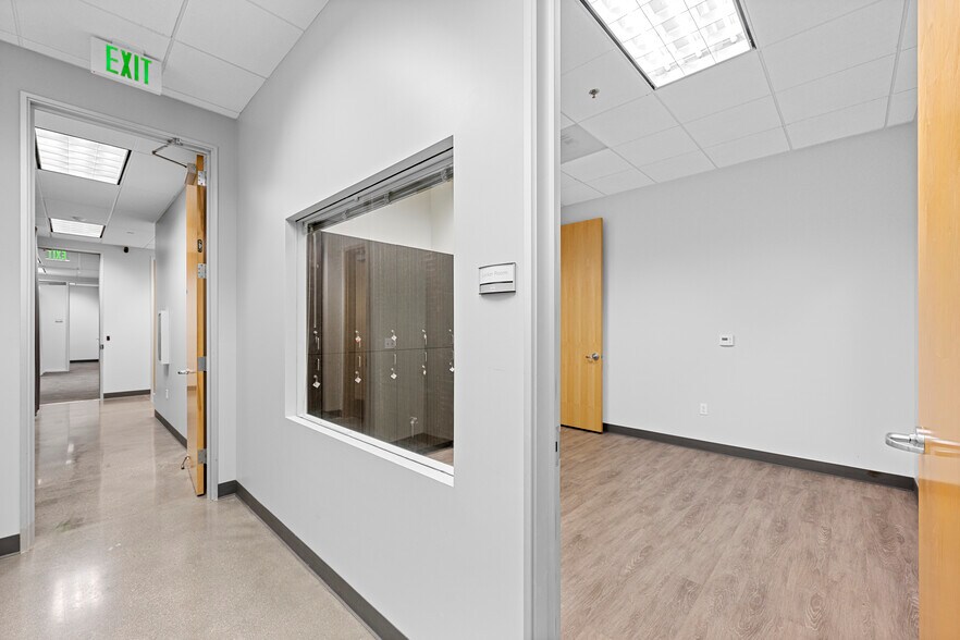 More Photos Of 2036 Corte Del Nogal, Carlsbad Office For Sale