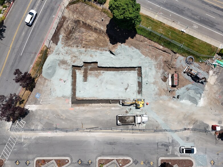 More Photos Of 1000 NE E St, Grants Pass Bank For Sale