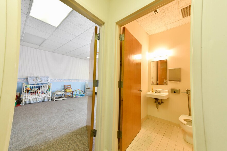 More Photos Of 3901 Raeford Rd, Fayetteville Religious Facility For Lease