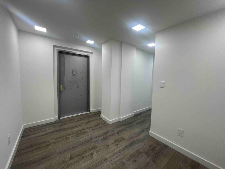 More Photos Of 128 W 13th St, New York Apartments For Lease