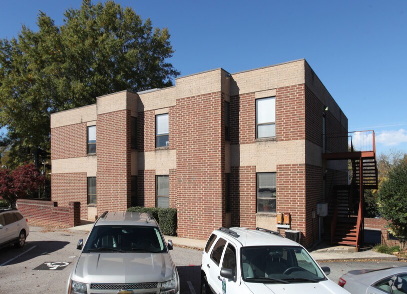 More Photos Of 208 N Columbia St, Chapel Hill Office For Lease