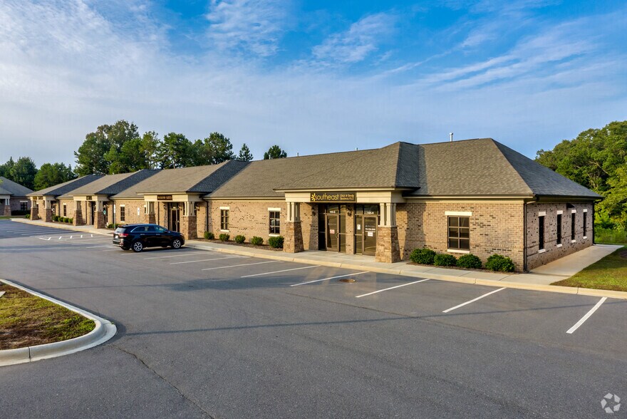 More Photos Of 105 Waxhaw Professional Park Dr, Waxhaw Medical For Lease