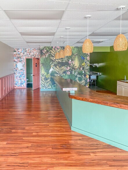 More Photos Of 7407-7421 Manatee Ave W, Bradenton Unknown For Lease