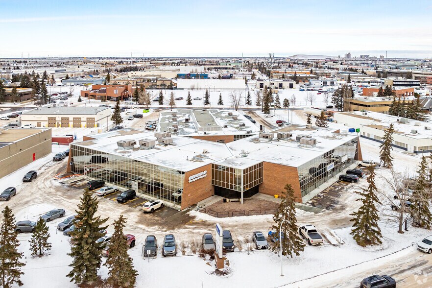 More Photos Of 17420 Stony Plain Rd, Edmonton Office For Lease