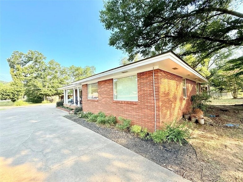 More Photos Of 2802 W Main St, Russellville Office For Sale