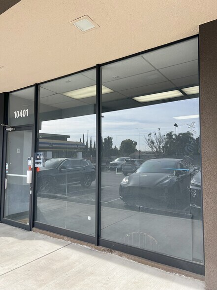 More Photos Of 10317-10407 Lakewood Blvd, Downey Storefront For Lease