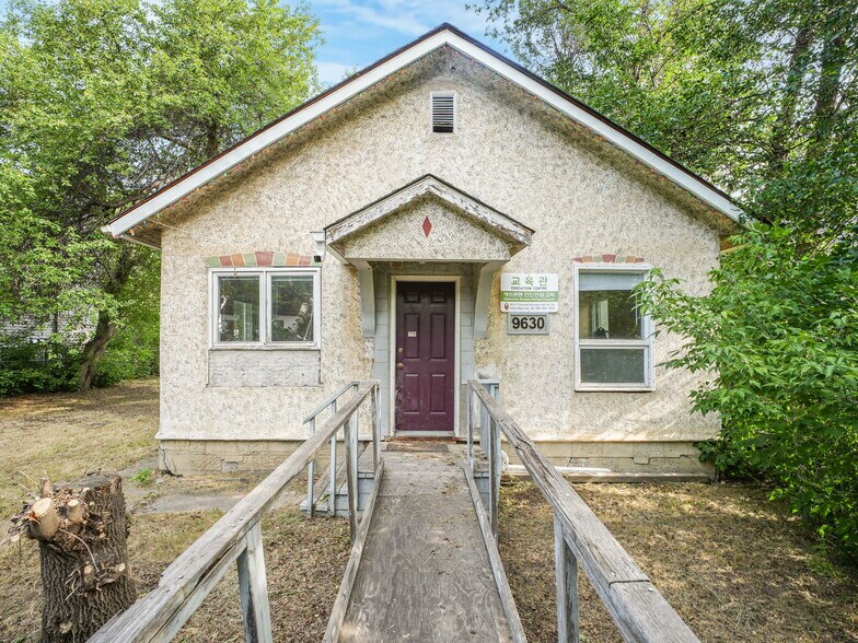 More Photos Of 9630 74 Av NW, Edmonton Flex For Sale