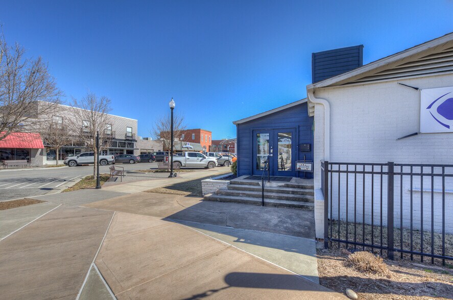 More Photos Of 12 W Dawes Ave, Bixby Office For Sale