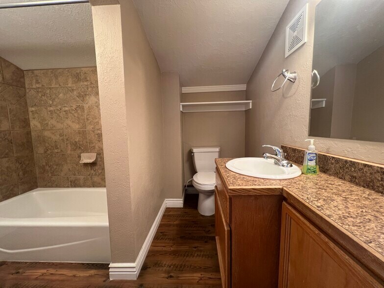 More Photos Of 954 E 100 N, Payson Distribution For Sale