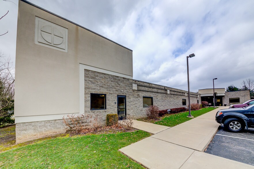 More Photos Of 8057 Rowan Rd, Cranberry Township Office For Sale