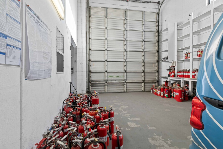 More Photos Of 11170-11172 Penrose St, Sun Valley Warehouse For Lease