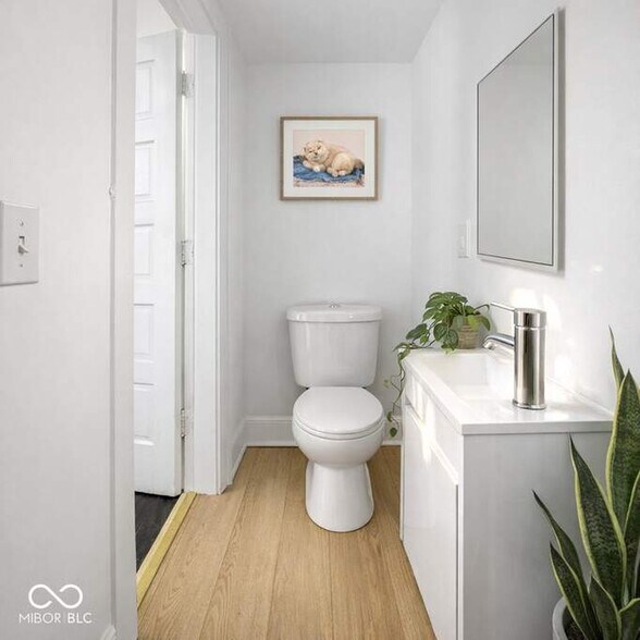 More Photos Of 2614 Shelby St, Indianapolis General Retail For Lease