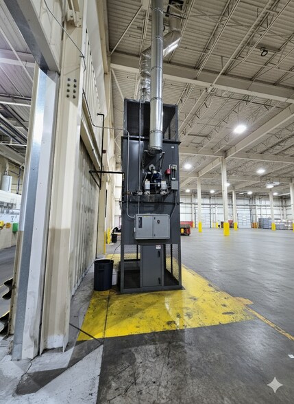 More Photos Of 6800 N Chestnut St, Ravenna Warehouse For Sale