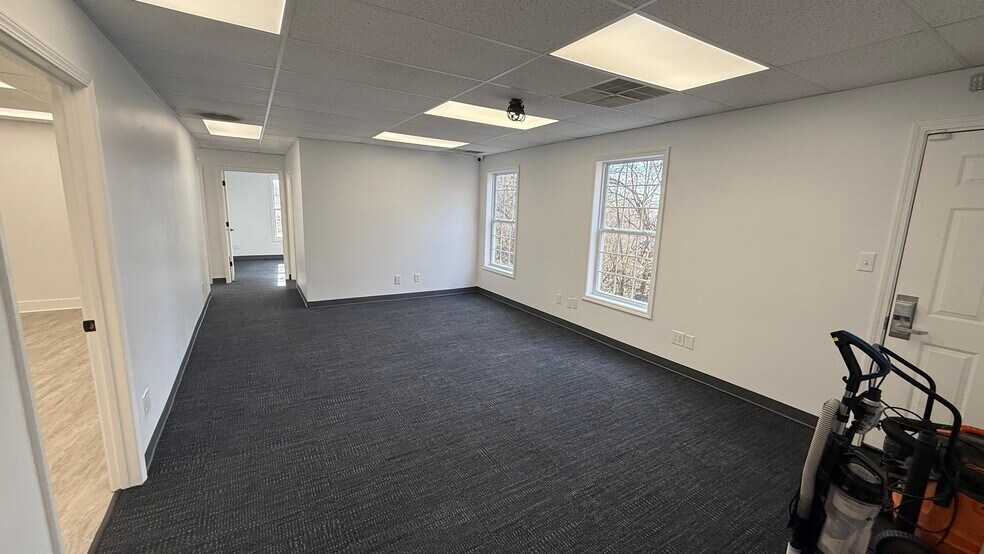 More Photos Of 11801 Brinley Ave, Louisville Medical For Lease