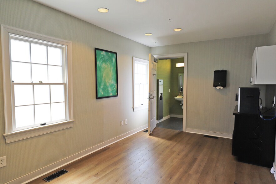 More Photos Of 2 Barlows Landing Rd, Pocasset Bank For Lease