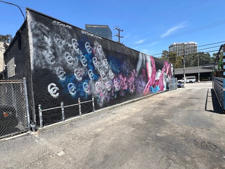 More Photos Of 3743 Cahuenga Blvd, Studio City Office For Lease