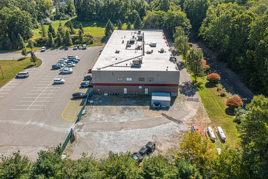 More Photos Of 999 Willow Grove St, Hackettstown Warehouse For Lease